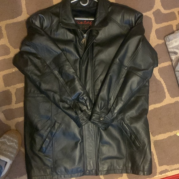 Vintage brand-black genuine leather 3/4 coat w/zip out plush lining. - Picture 9 of 9